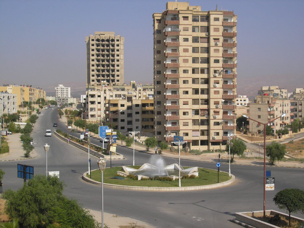 الشرع يعرض فرص الاستثمار في القطاع العقاري