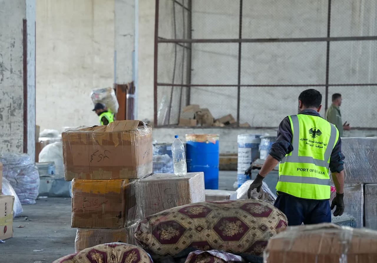 المنافذ والجمارك