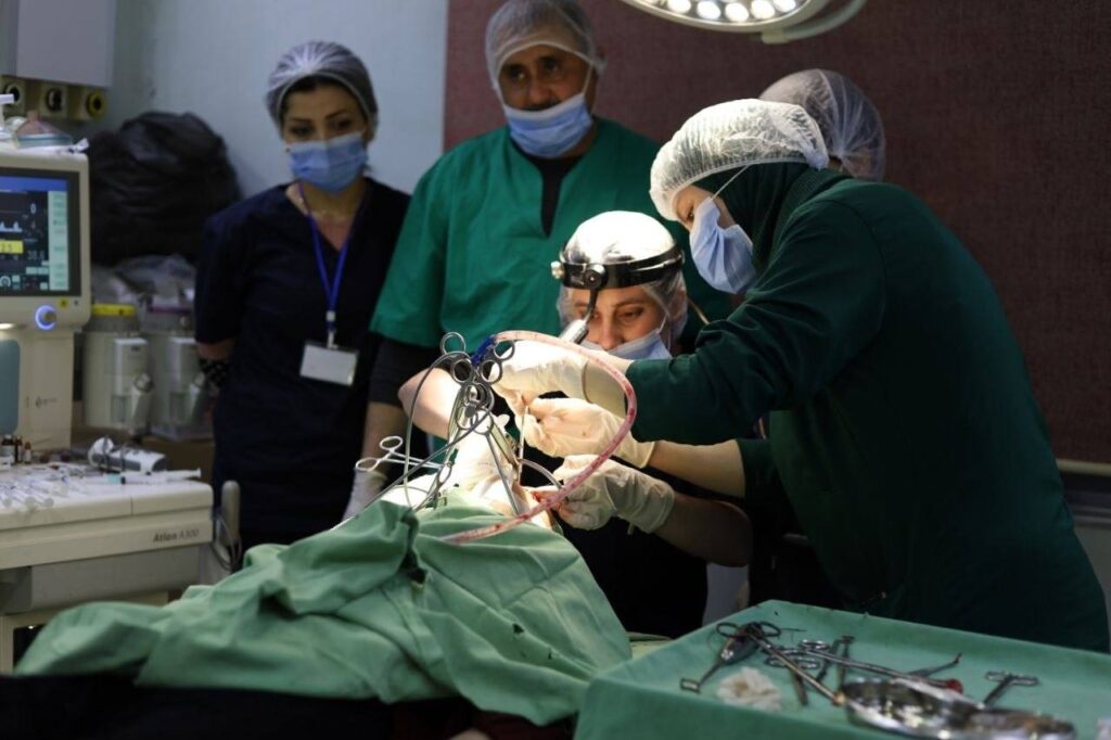 تنفيذ 60 عملية جراحية مجانية